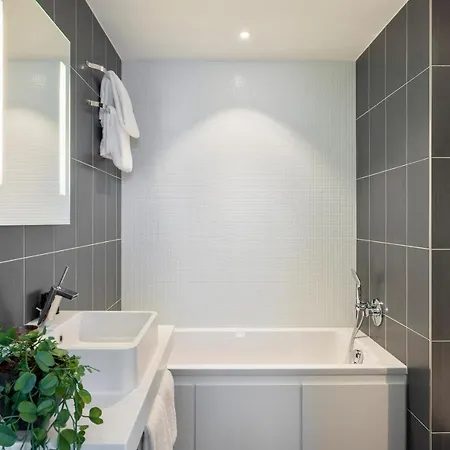 Cove Centrum 4* Lahey